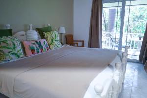 Letto o letti in una camera di AYURVEDA RESORT