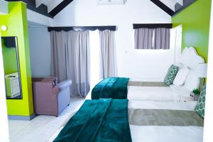Letto o letti in una camera di AYURVEDA RESORT