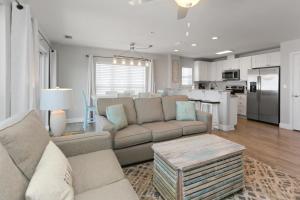 Η κουζίνα ή μικρή κουζίνα στο Surfside 15 - Beachtime by Pristine Properties Vacation Rentals