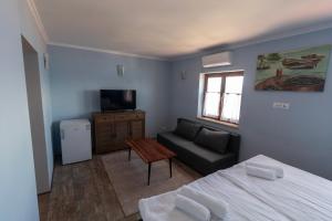 Postel nebo postele na pokoji v ubytování Taverna & Rooms