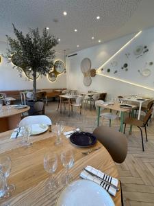 Restoran atau tempat lain untuk makan di Hotel Dos Rios Central