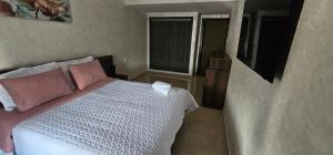 Ένα ή περισσότερα κρεβάτια σε δωμάτιο στο Luxury apartment near TGV station and the beach