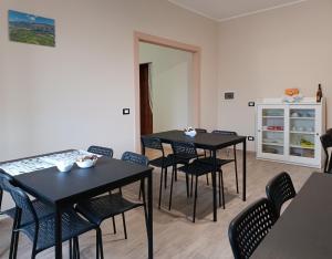 a room with two tables and chairs and a refrigerator at Il Quadrifoglio in Frascineto