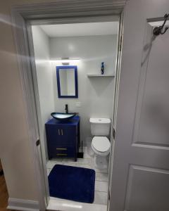 Koupelna v ubytování OoohLaLa! 2 Beds and 2 Full Baths w/Free Parking