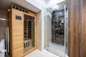 Koupelna v ubytování Luxurious Elizabeth St Residence with Sauna