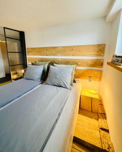 Posteľ alebo postele v izbe v ubytovaní PM1-apartament + 37 fotografií