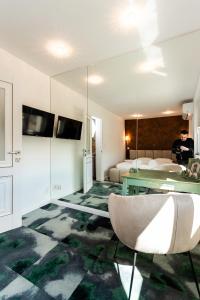 Μια τηλεόραση ή/και κέντρο ψυχαγωγίας στο Apartment Onyx Carolyne