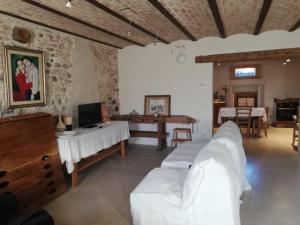 TV a/nebo společenská místnost v ubytování B&B La Valle dell'Albero
