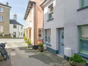 a row of houses on a street with bikes at The Cottage on The Square in Newton Abbot