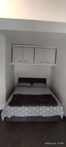 Ένα ή περισσότερα κρεβάτια σε δωμάτιο στο Cozy apartment Budva city center