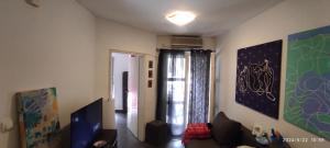 Μια τηλεόραση ή/και κέντρο ψυχαγωγίας στο Cozy apartment Budva city center