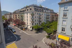 an aerial view of a city street with buildings at Downtown Deluxe Studio with Queen Bed BE-26 in Zürich