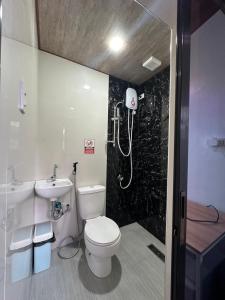 Baðherbergi á Tacloban EVMC Gdex Transient House