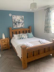 Кровать или кровати в номере Town Center Beautiful 1 Bed Apartment