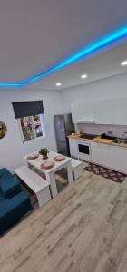 Kuchyň nebo kuchyňský kout v ubytování La Belle Home
