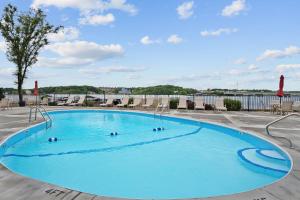 Πισίνα στο ή κοντά στο Beautiful Lakefront 3br Private Condo