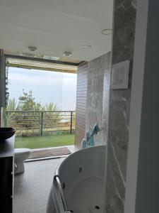 Paraíso sobre el Mar Torremolinos Santa Clara tesisinde bir banyo