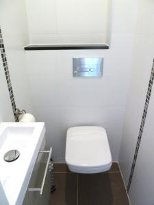 New 1 bedroom apt place Garibaldi