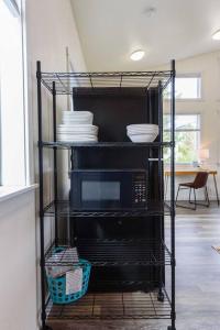 Palanda nebo palandy na pokoji v ubytování #StayinMyDistrict Oceanview Studio Loft
