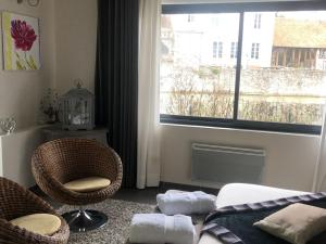 Fotografia z galérie ubytovania Gîte au bord de l'Yèvre avec piscine privative, design contemporain et parc arboré - FR-1-586-35 v destinácii Vierzon
