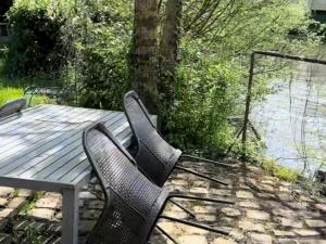 Fotografia z galérie ubytovania Gîte au bord de l'Yèvre avec piscine privative, design contemporain et parc arboré - FR-1-586-35 v destinácii Vierzon