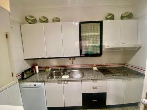 Η κουζίνα ή μικρή κουζίνα στο Vila Lusa Marina