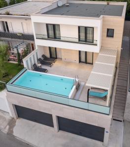 Imagen de la galería de Luxury villa with a swimming pool Makarska - 23218, en Makarska