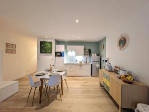 a kitchen and living room with a table and chairs at ☆ Ecrin De La Fontaine ☆ in Neuilly-Saint-Front