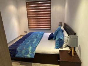 Кровать или кровати в номере Beaufort Ridge Apartments Accra