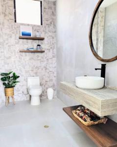 Koupelna v ubytování Hermosa casa frente al mar con piscina