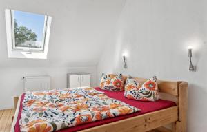 a bedroom with a bed with orange and white pillows at Ferienwohnung Daniela in Rambin