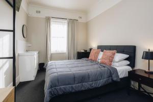 Postel nebo postele na pokoji v ubytování Hotel Gosford