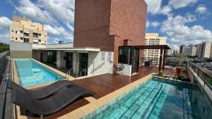 a swimming pool on the roof of a building at Monte Carmel in Ribeirão Preto