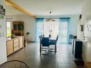 Η κουζίνα ή μικρή κουζίνα στο Maison de charme à Bardos avec jardin, proche Bayonne - FR-1-495-138