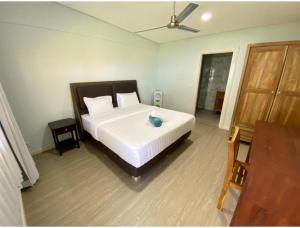 Postel nebo postele na pokoji v ubytování Nasara Resort Mentawai