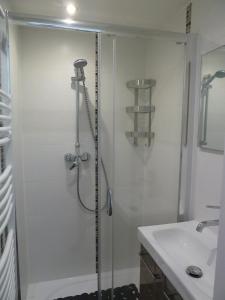 New 1 bedroom apt place Garibaldi