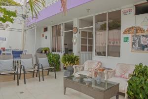 a room with chairs and a table and a table at Marias House - Magnifique Apartments in Santa Marta