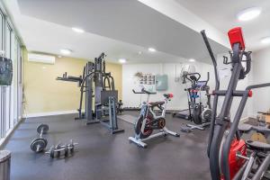 Pusat kecergasan dan/atau kemudahan kecergasan di 2-Bed Near Brisbane CBD with Pool Sauna & BBQ