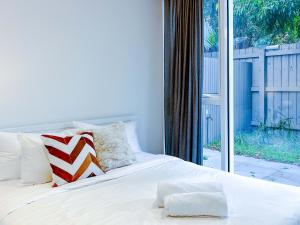 Ένα ή περισσότερα κρεβάτια σε δωμάτιο στο Brilliant Brighton Apt Private Garden Free Parking