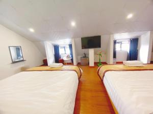 Postel nebo postele na pokoji v ubytování S481 Hoa Dang Hotel Dalat