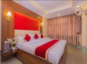 Letto o letti in una camera di Hotel Shraddha Palace