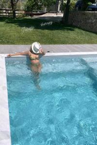 Bassein majutusasutuses Calypso Villa with Jacuzzi Pool & Sea View või selle lähedal