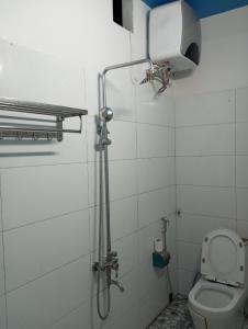 Bilik mandi di Đức Tuấn Homestay