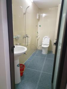 Bilik mandi di Lâm Tùng Hotel Đồng Văn - by Bay Luxury