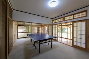 Stolní tenis v ubytování 多古の里 l 300平米超の古民家を一棟贅沢貸切 l BBQ ドッグラン nebo okolí