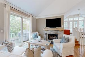 TV a/nebo společenská místnost v ubytování Lookout Cottage