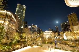 a city skyline at night with tall buildings at Regalo芝浦 501 in Tokyo