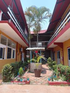 a courtyard of a building with plants and trees at Hospedaje Barrancas in Cosoleacaque