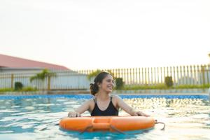 Daksh Eden Greenz -A Luxury Resort in Sasan Gir内部或周边的泳池