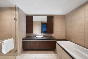 Koupelna v ubytování Sheraton Hanoi West + 37 fotografií